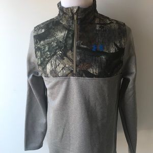 Mossy oak Men’s camo quarter zip sweatshirt.
